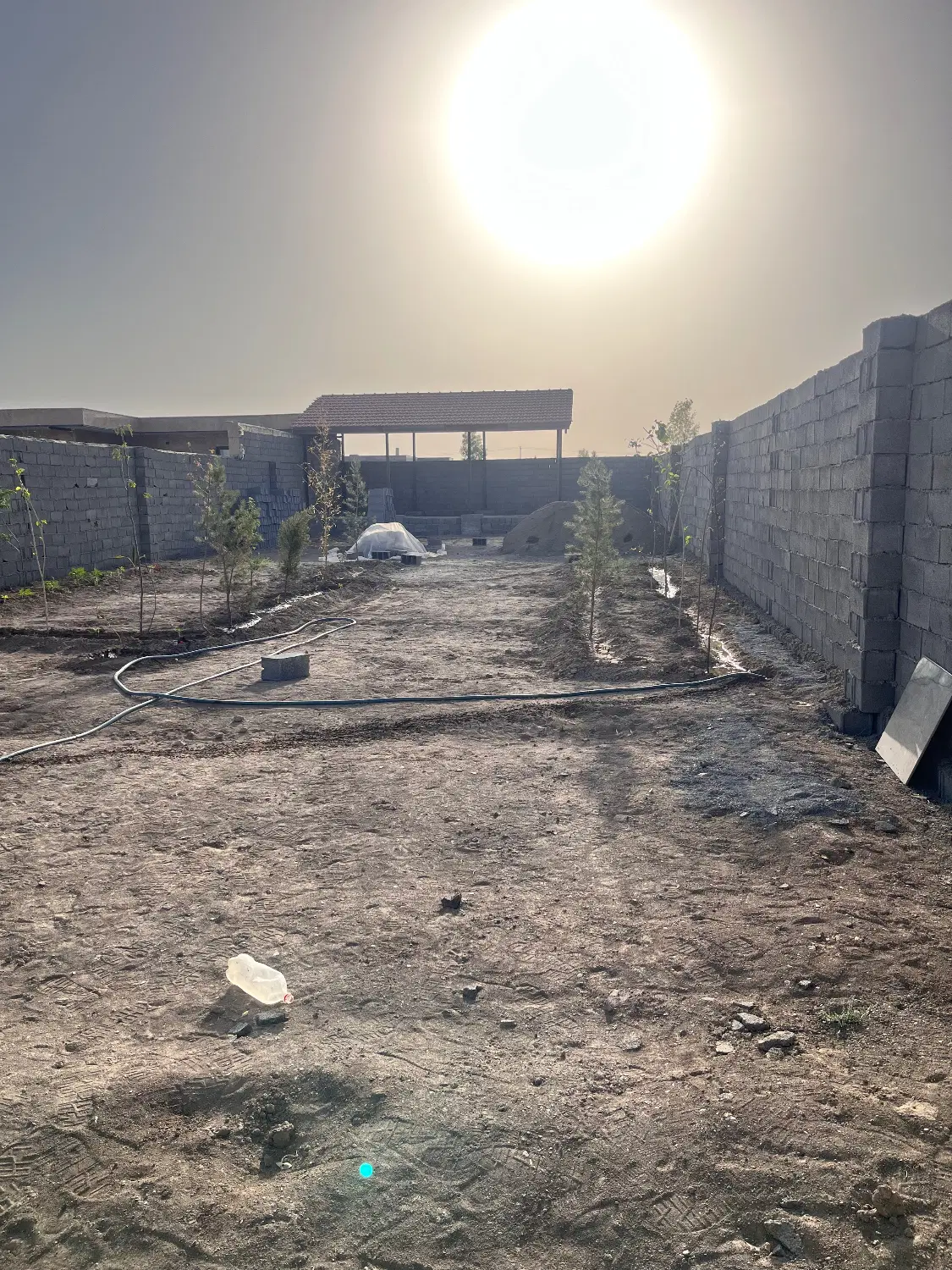 باغ چهار دیواری نیمه کار