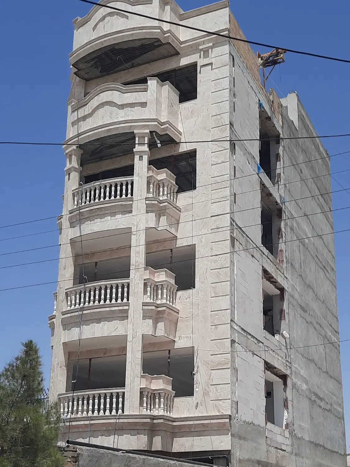 آپارتمان نوساز تک واحدی