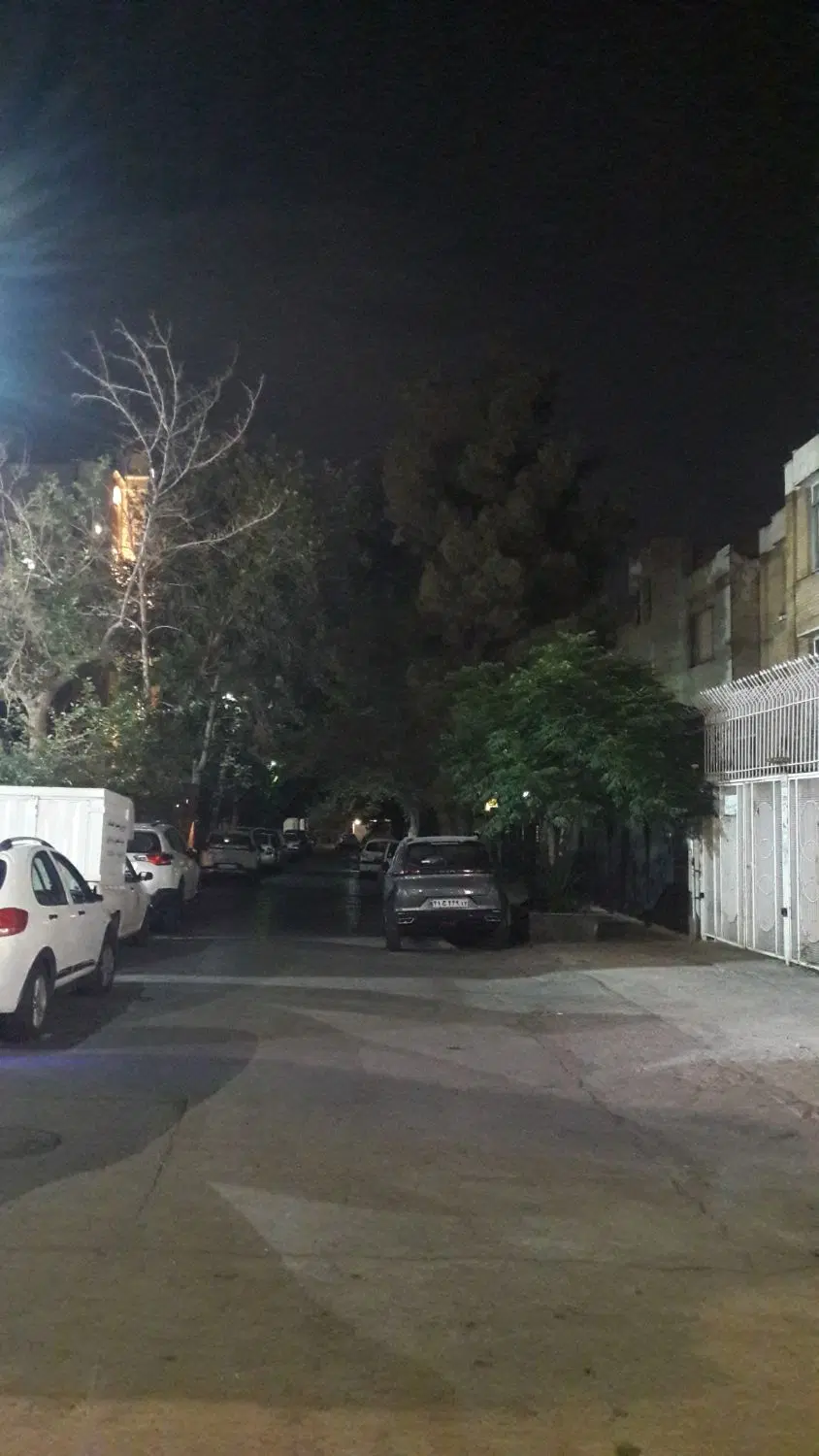 همکف ۱۲۷ متر+حیاط ۱۰۰ متر