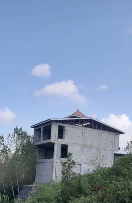 (فروش باغ ویلا 70درصد ساخت یک جاه)کل زمین 1305متر
