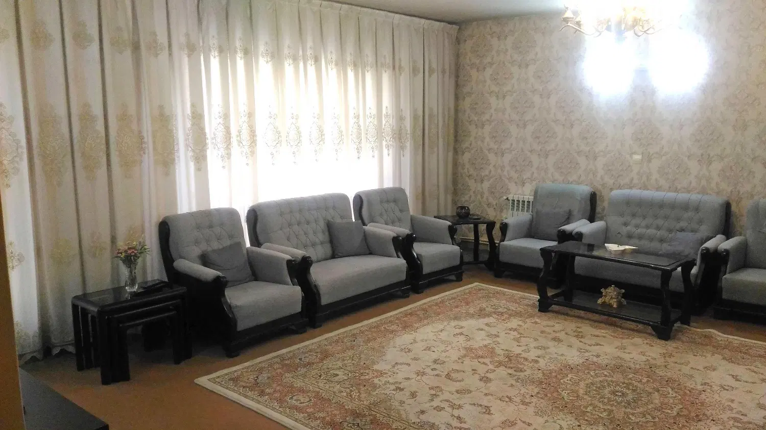137 متر_ 4 خواب_ شهرک اوج_ دارای حیاط و پارکینگ