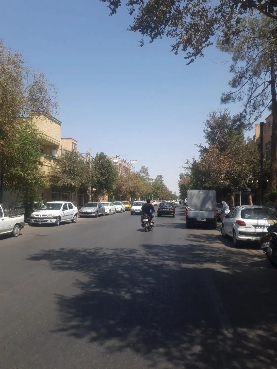 ۲۱متر و ۱۵متر مغـازه فـروشی سـرقفلی بـر خ محتشم