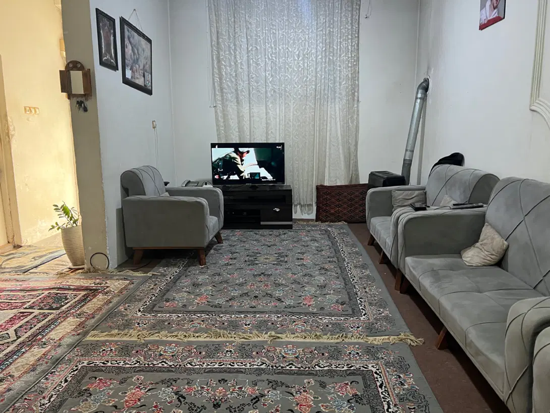 واحد حدودا ۸۰ متری