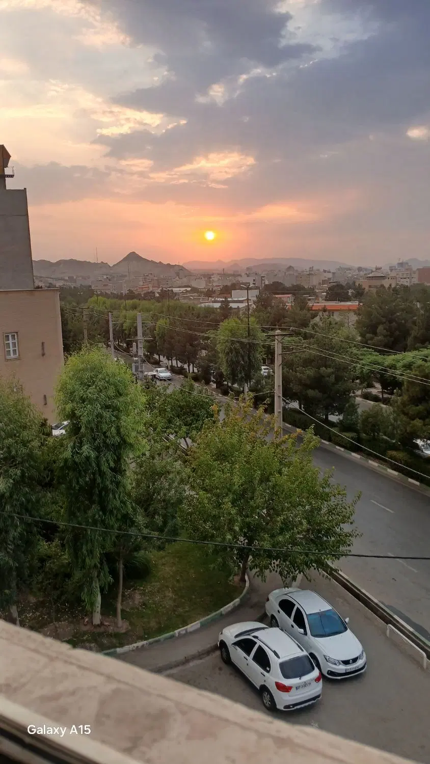 تک واحدی 3طبقه روی پیلوت بر بلوار شهید کریمی