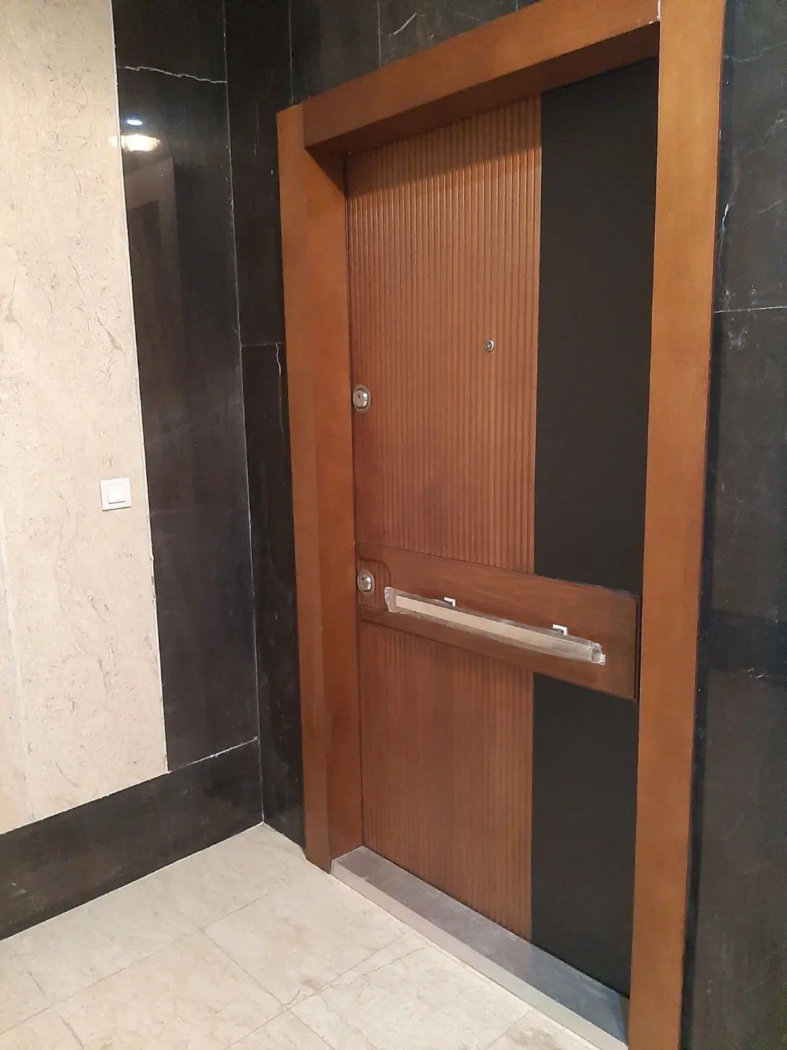 ۱۷۰ متر _ رو به خیابان _ یک طبقه مشاعات