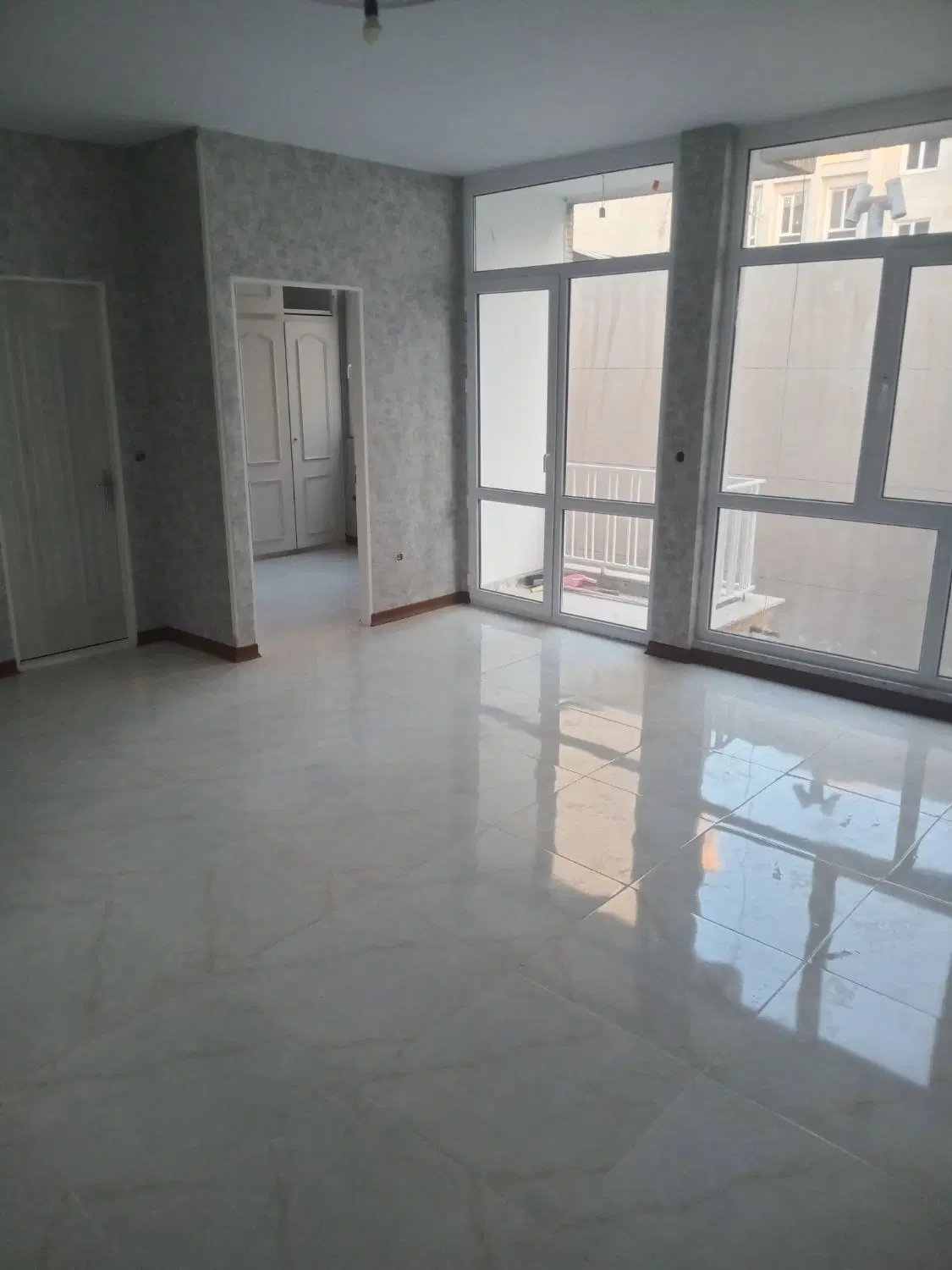 آپارتمان دوطبقه تکواحدی نماآجری خ ایران