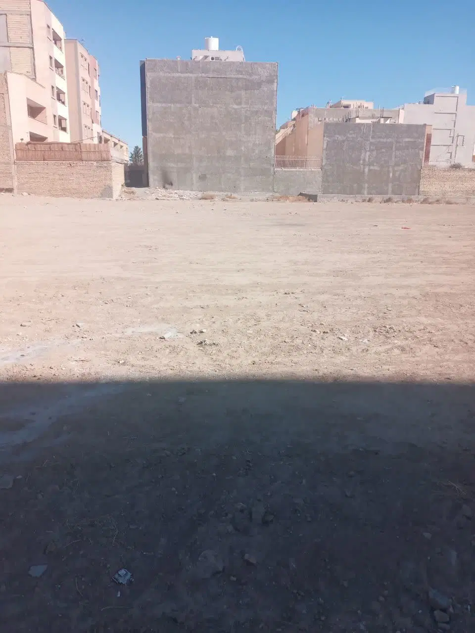 زمین ۱۹۰ متری ابعاد۲۱ در ۹ خیابان نگارستان