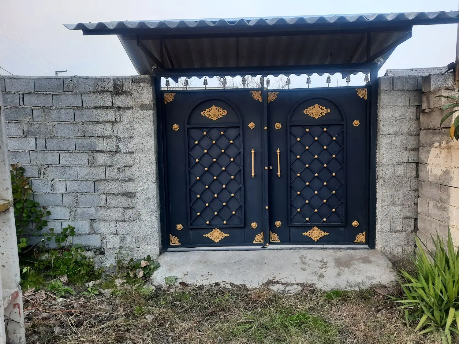 ۱۸۰متر زمین دیوار کشی کامل سندتک برگ مسکونی دو نبش