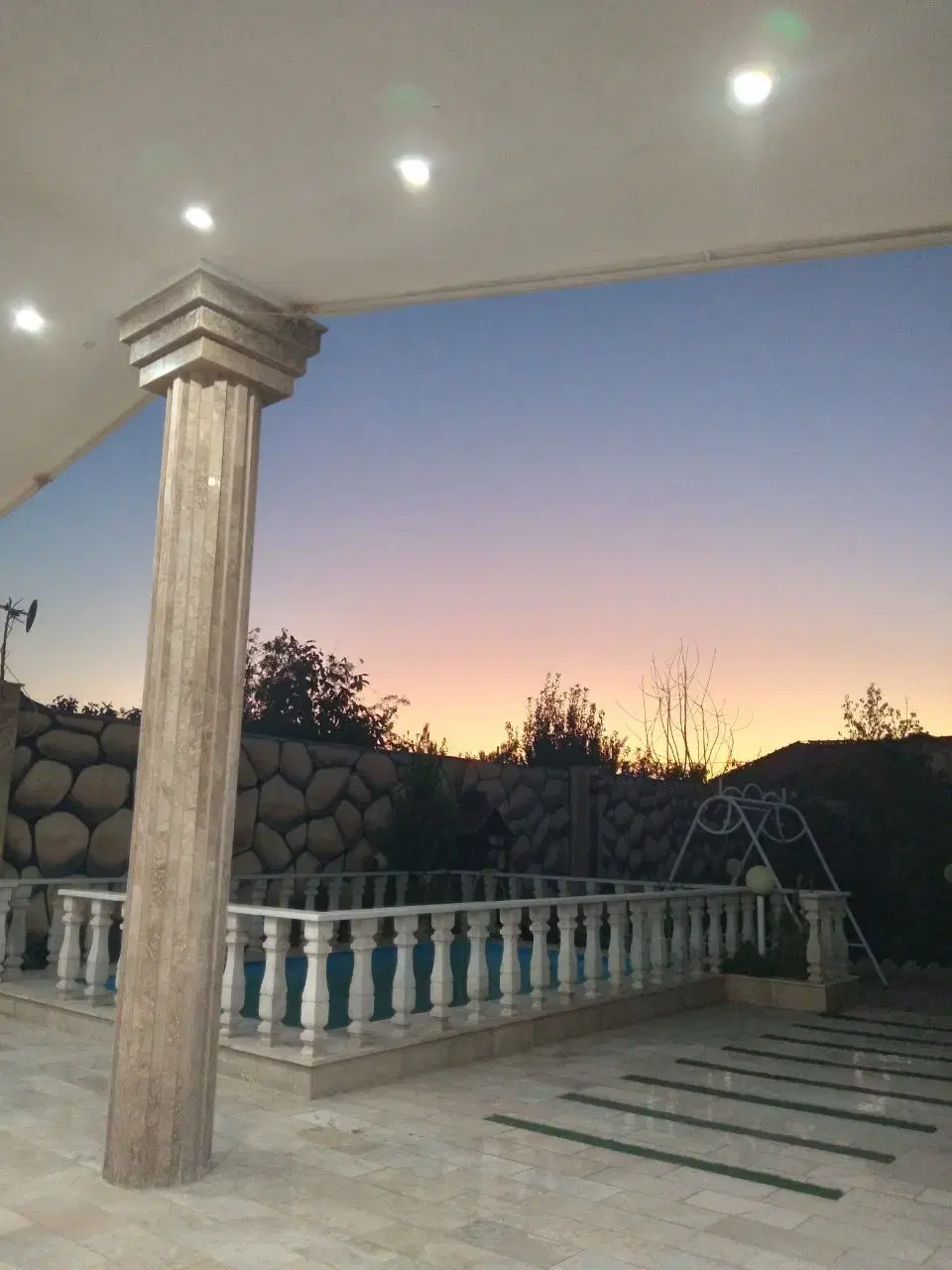 فروش ویلا ا دارای ۵۰۰متر زمین ۸۰متر بنای لوکس