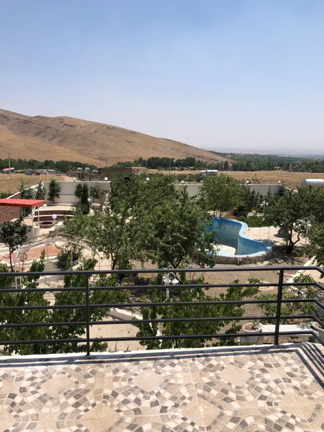 فروش باغ ویلای چهاردیواری استخردار در رزجرد