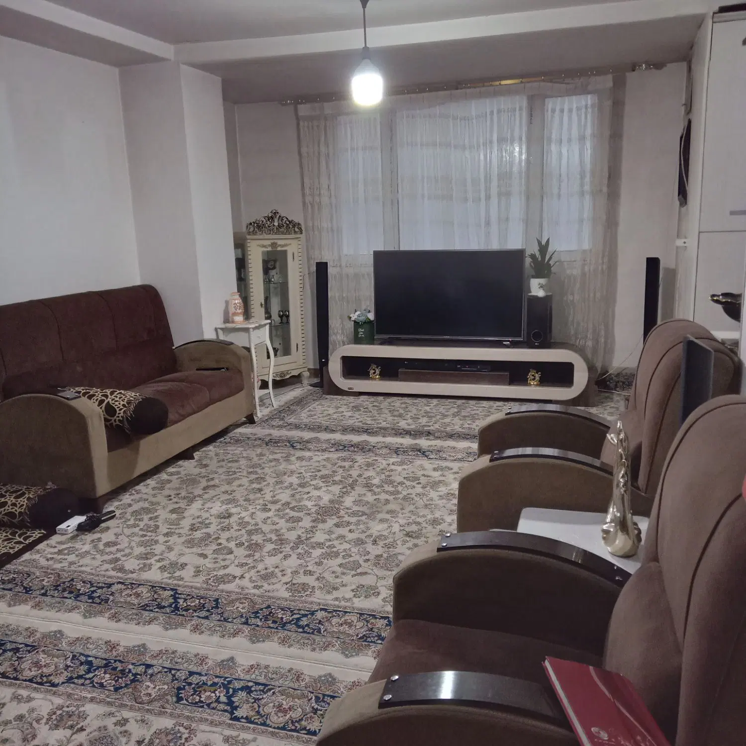 ۶۵ متر  ۱ خواب  اصلی شاهین ویلا  رو به نما