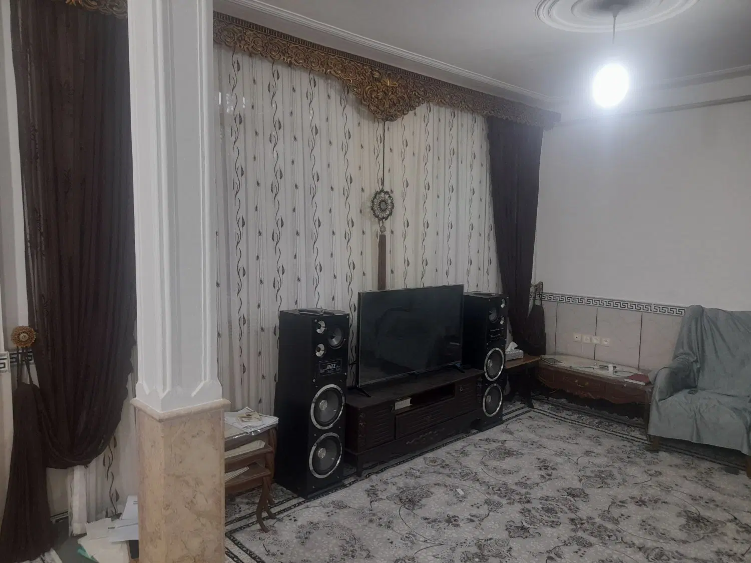 ساختمان دو خوابه، یک عدد یخچال به فروش میرسه
