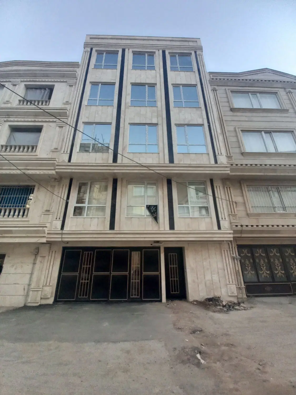 آپارتمان ۱۴۰ متر بهارستان