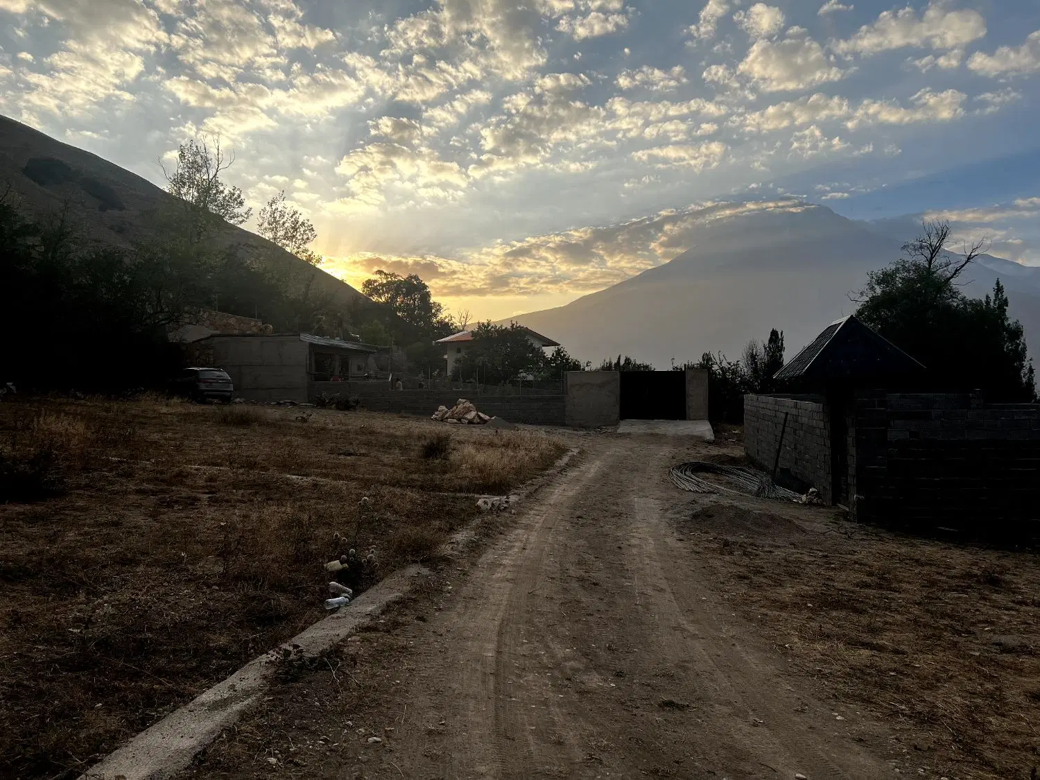 زمین در بهشت پنهان، روستای نوا