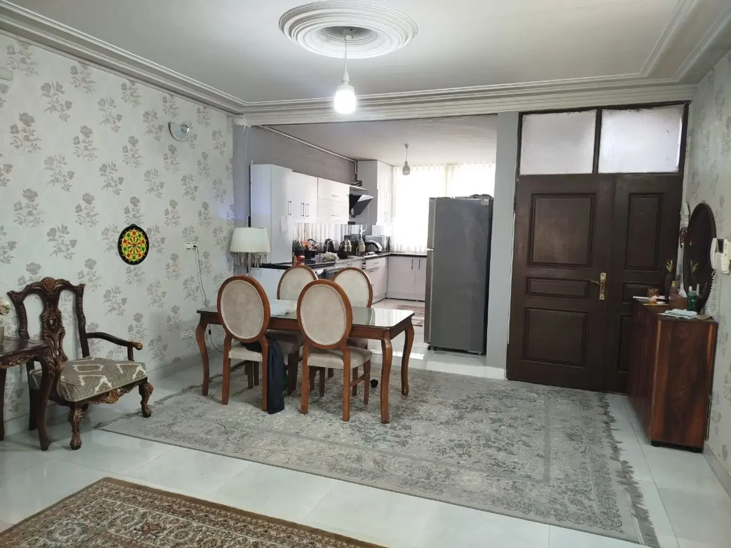 آپارتمان حاشیه خیابان هدایت