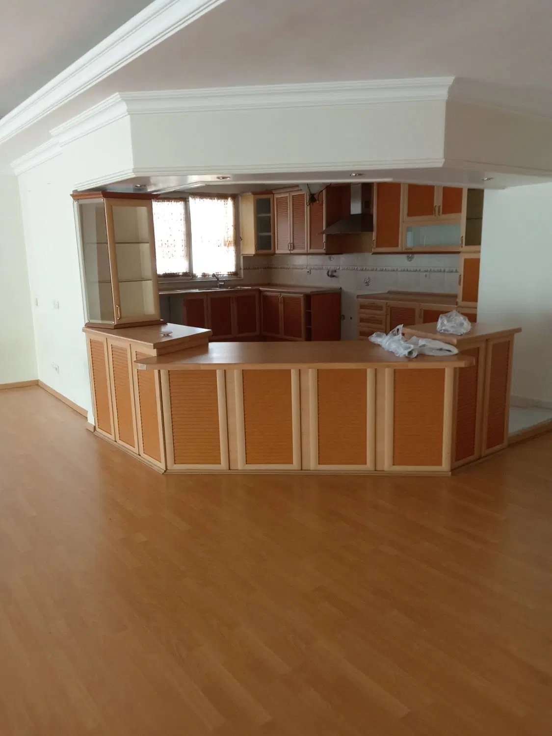 ایل گلی اپارتمان 225متر سه خواب