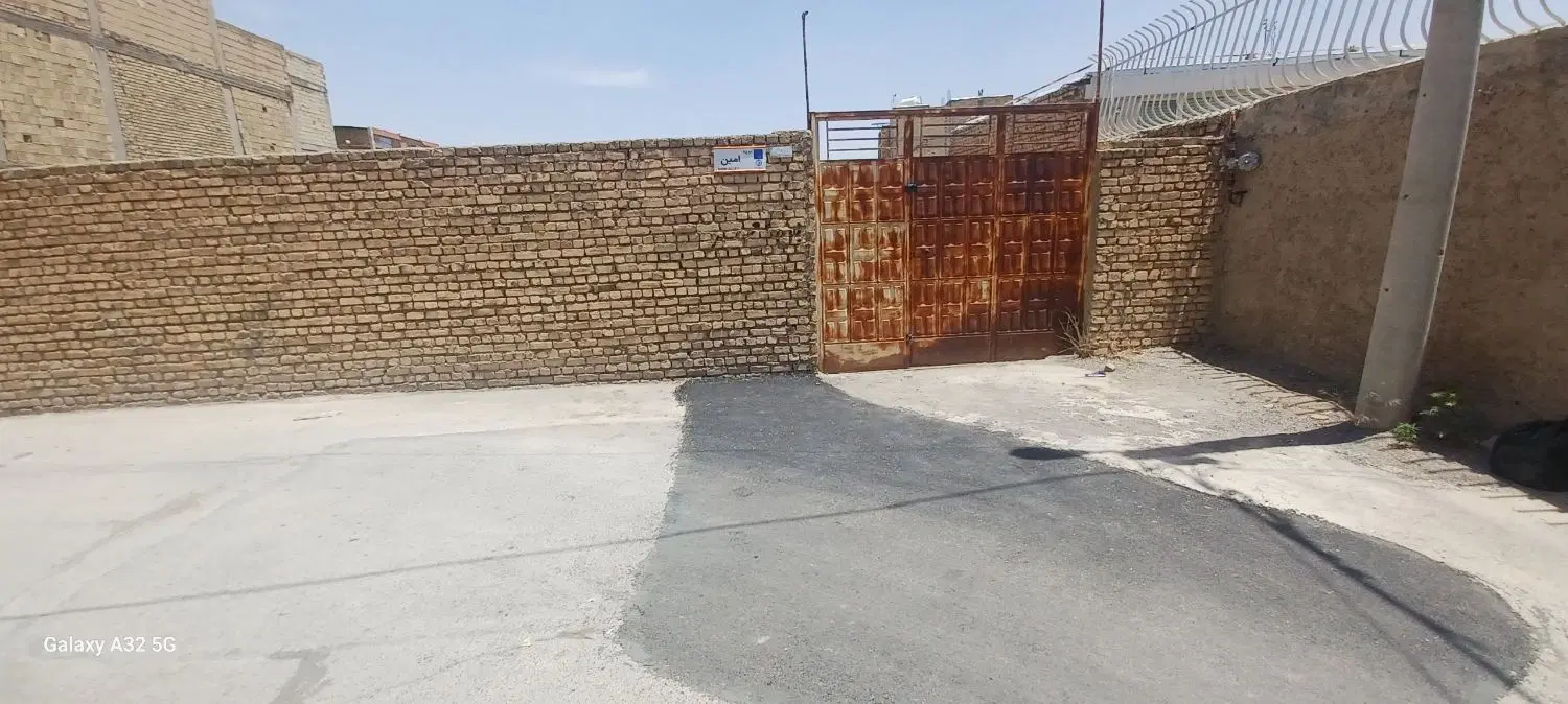 زمین چهار دیواری
