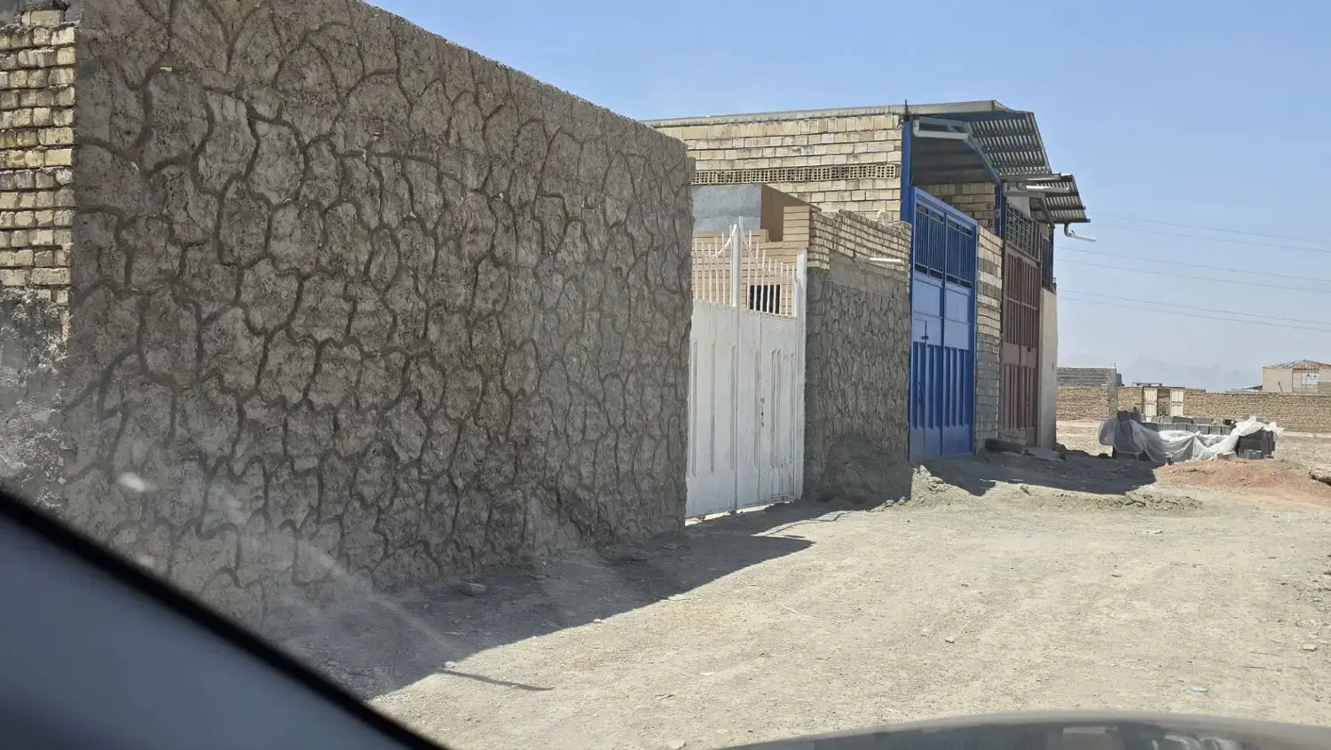 زمین باغ چهار دیواری
