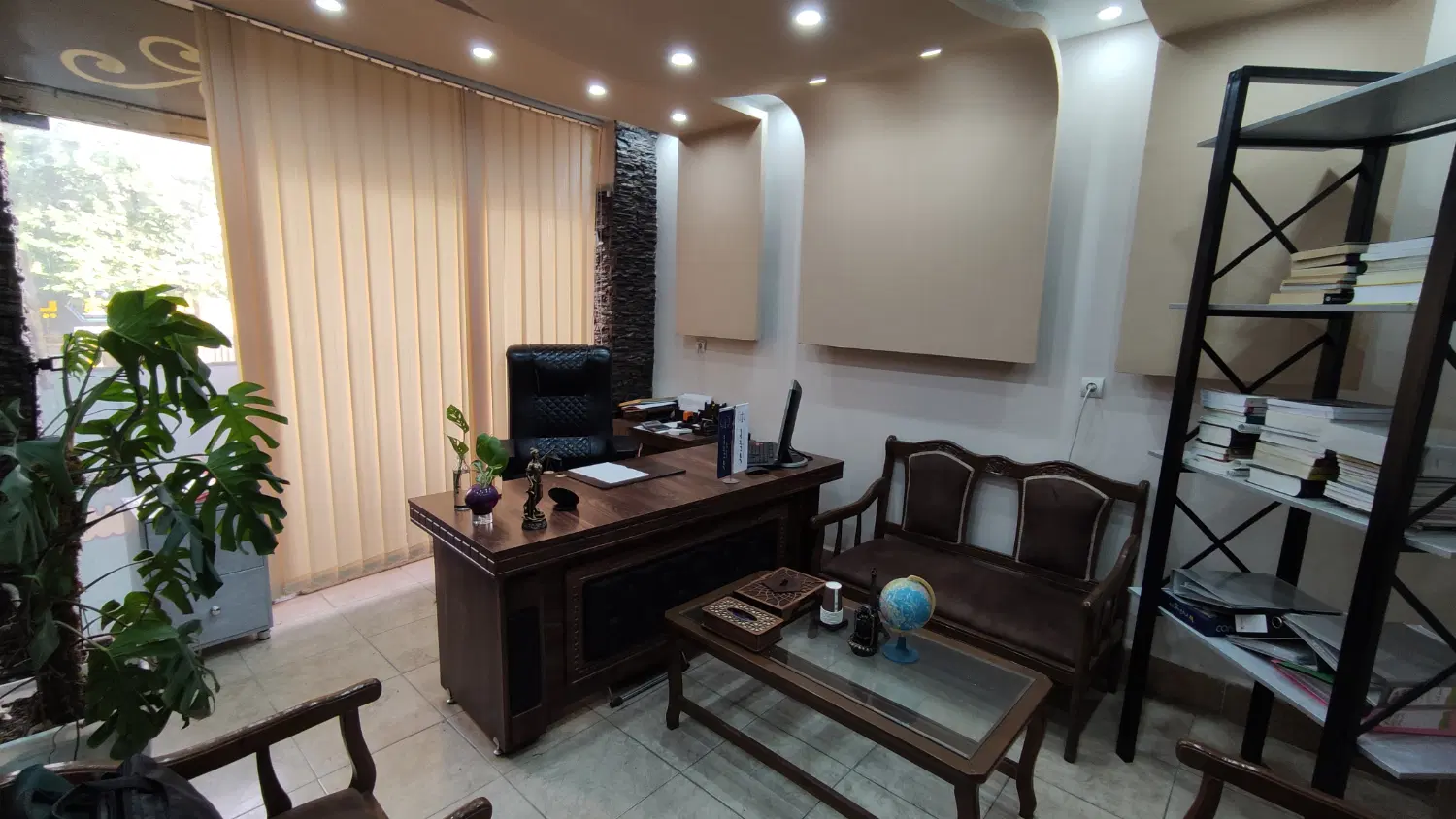 اجاره دفتر بر خط خیابان اصلی