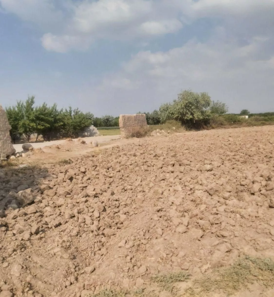 زمینی به مساحت ۱۶۴۳۰ متر با سند ششدانگ و آب کافی