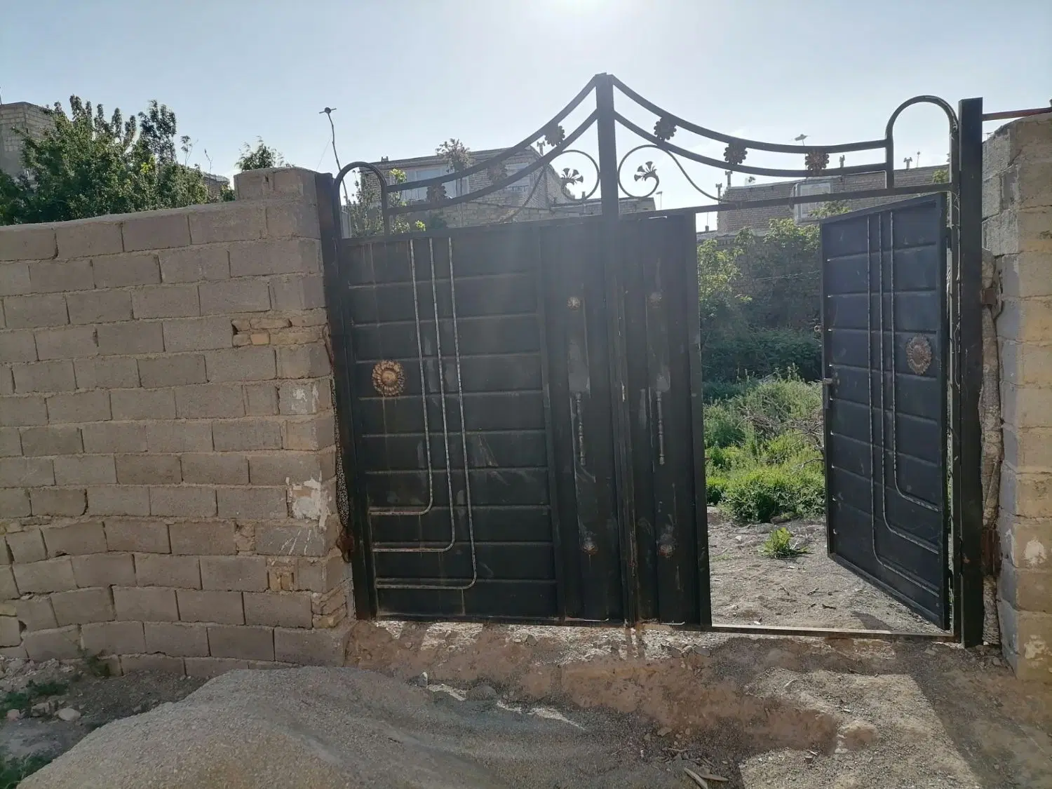 زمین فروشی