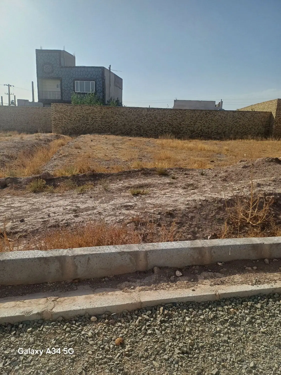 ۲۰۰متر زمین