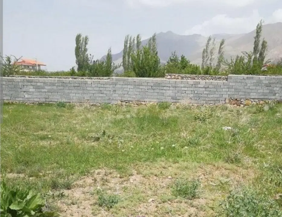 یک قطعه زمین شش دانگ ۲۰۰ متر مربعی