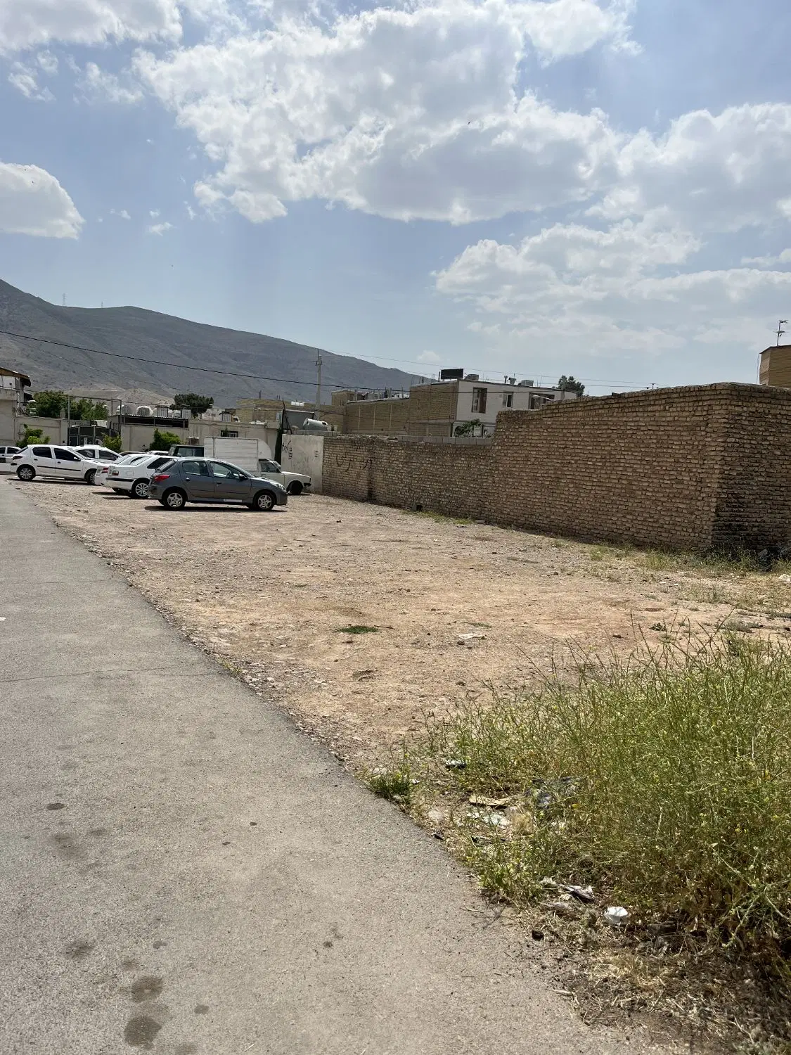 یک قطعه زمین تجاری و مسکونی