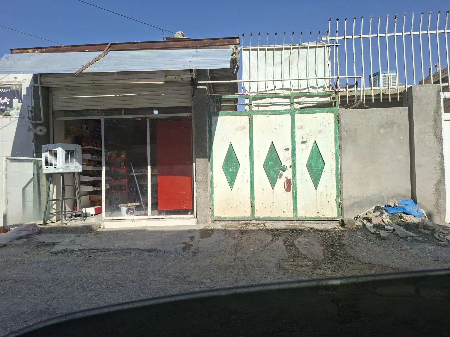 خانه ویلایی با مغازه