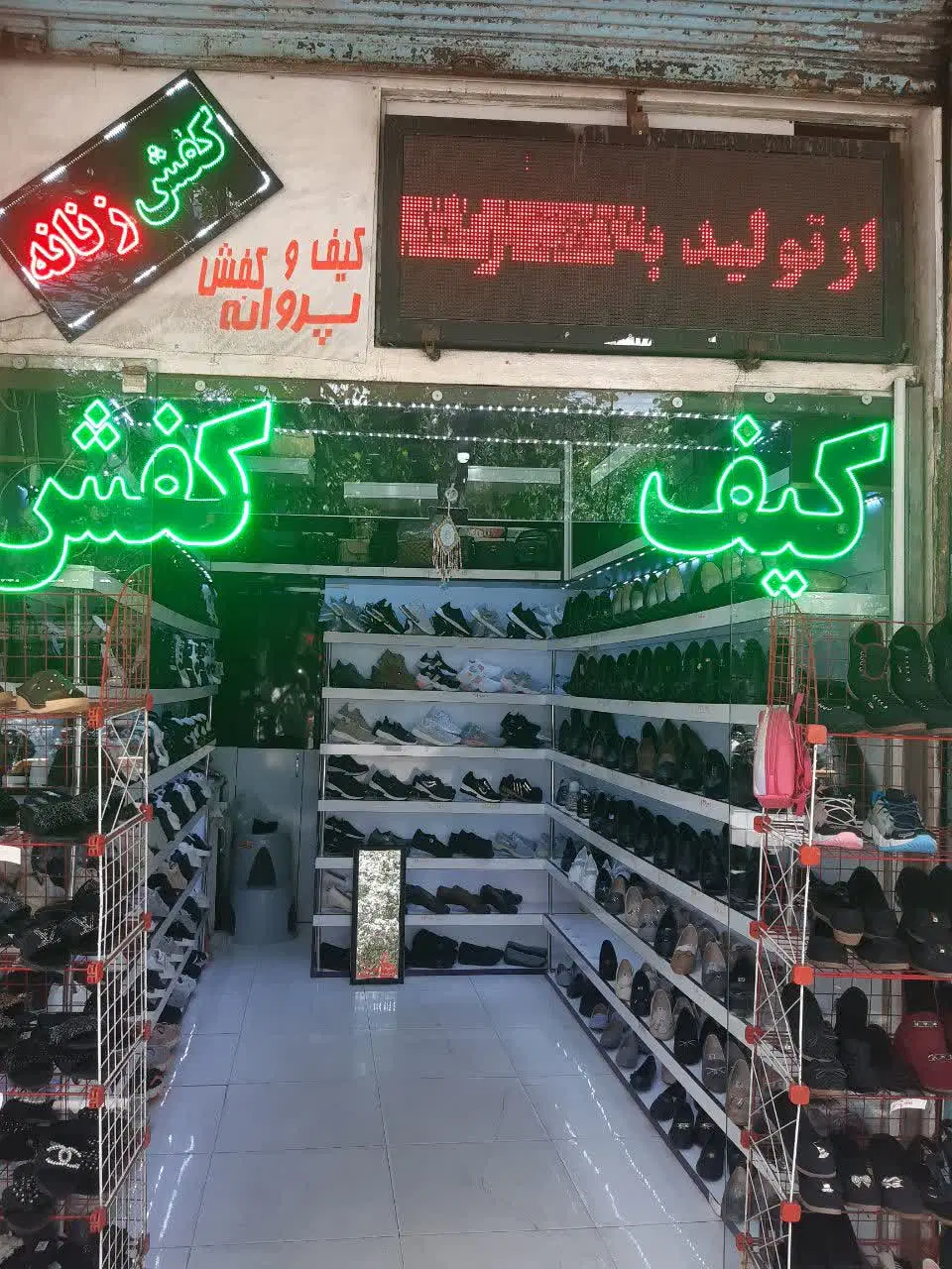 اجاره ۳ طبقه مغازه چهارراه بازار خیابان آستانه
