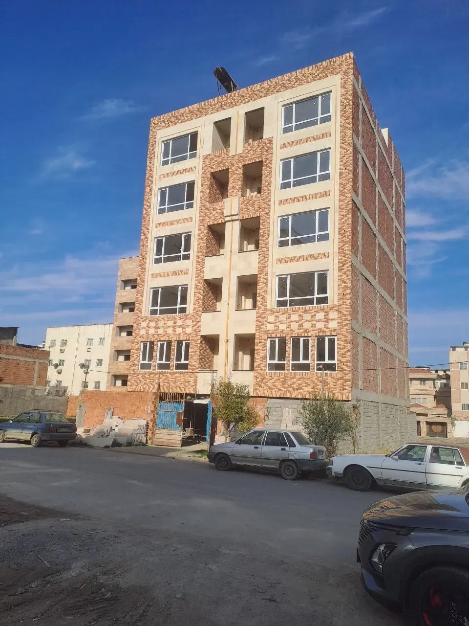 یک واحد ۱۲۰ متری نوساز