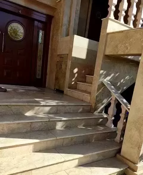 سه خوابه راه جدا از حیاط