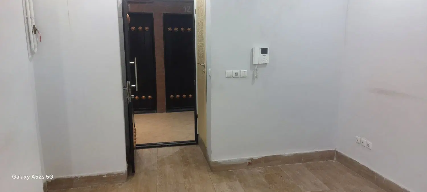 واحد تجاری خیابان بعثت