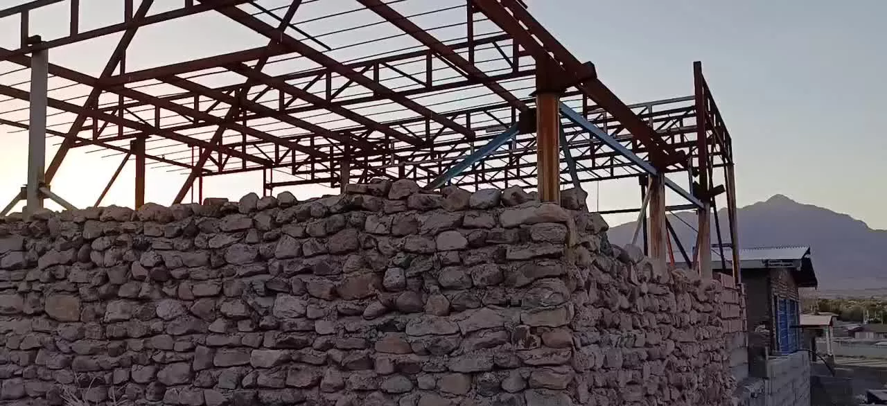 زمین مسکونی کوهپایه باغچه ویلانیمکاره اسکلت زده