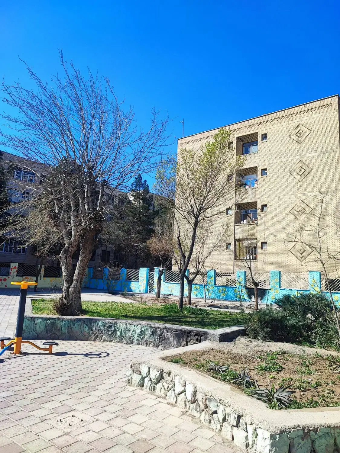 زمین تجاری فاز شش