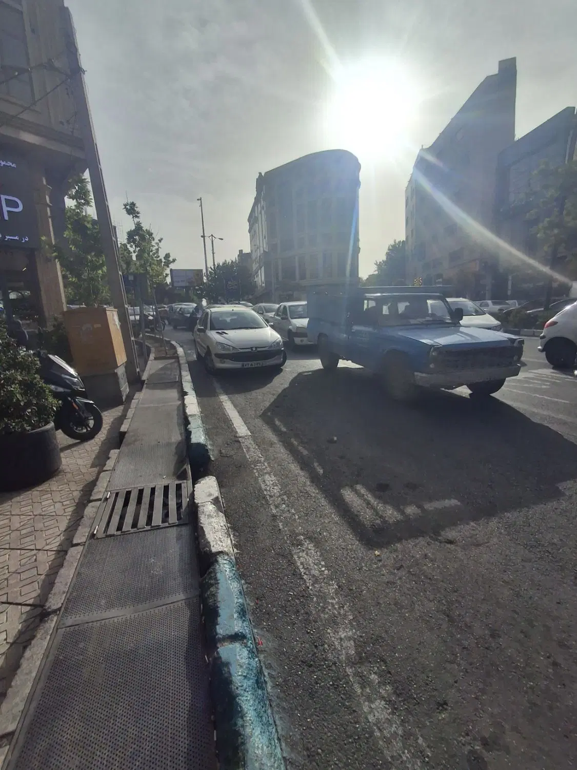 اندرزگو ۲۰ مترمغازه اجاره تابلو خور براصلی دور دور