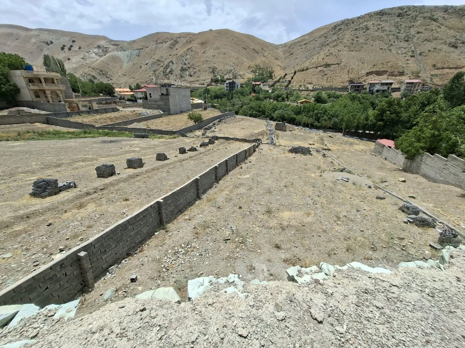 زمین مدرس رودهن