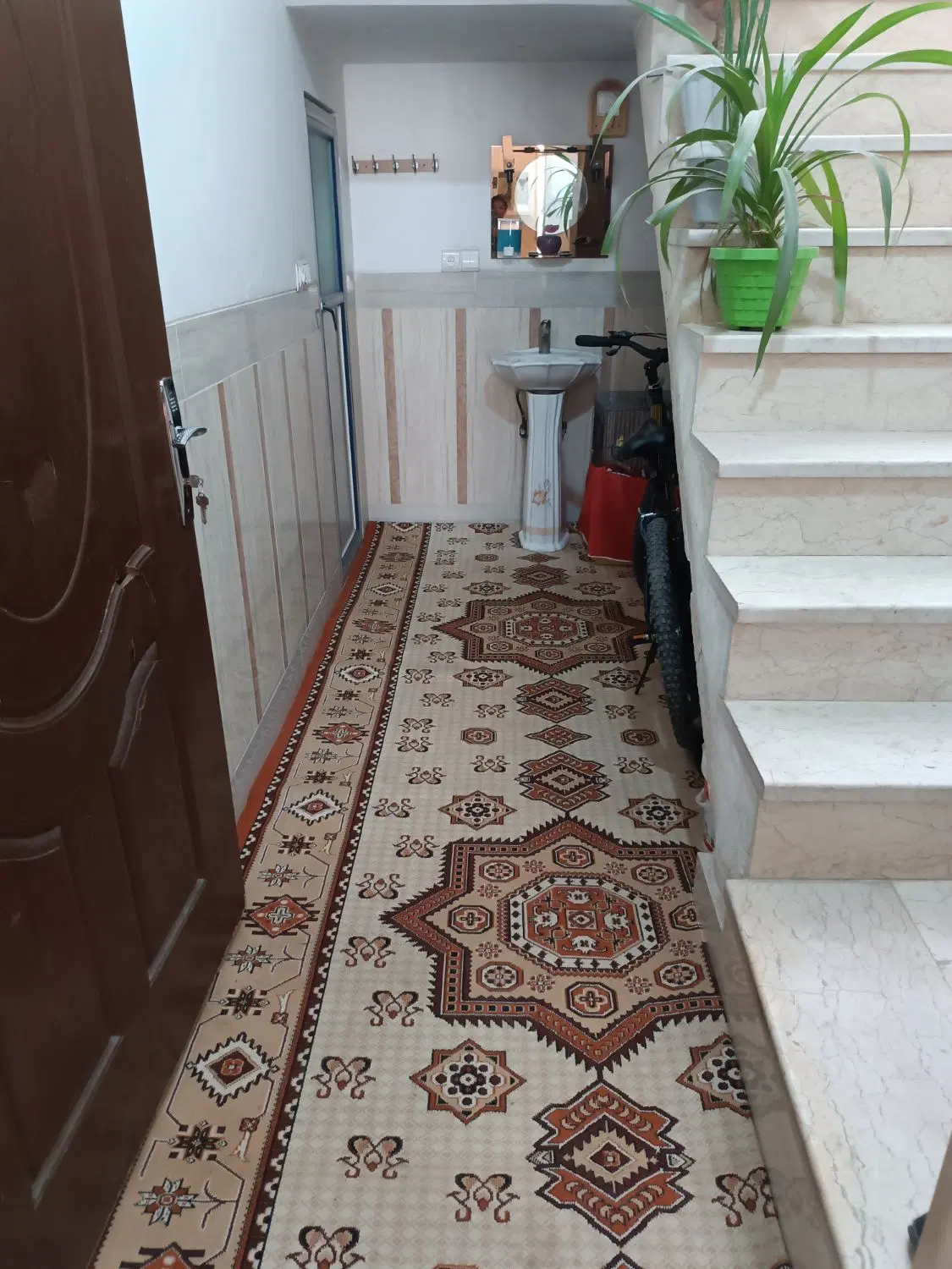 فروشی سه میلیارد وبیست هزار تومان