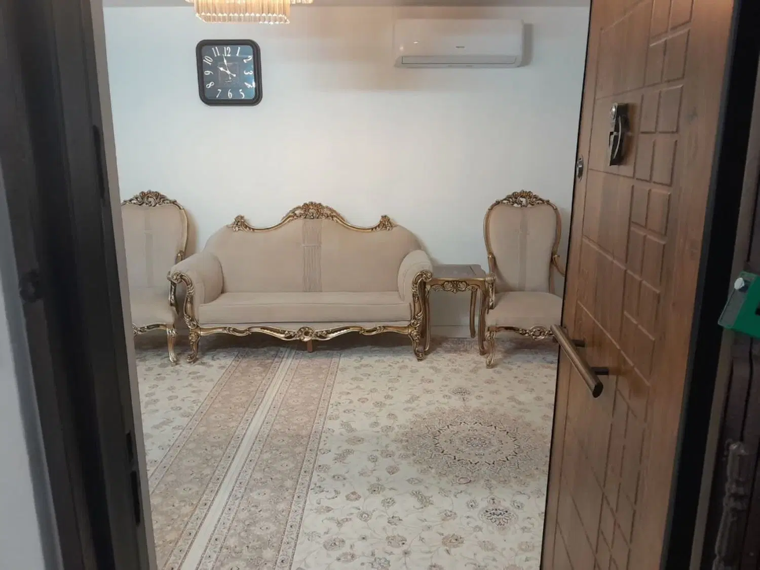 ۸۰ متری هنرور۳ طبقه اول