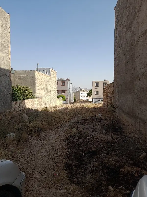 زمین علمداری ۲۴۰ متری  درب حیاط