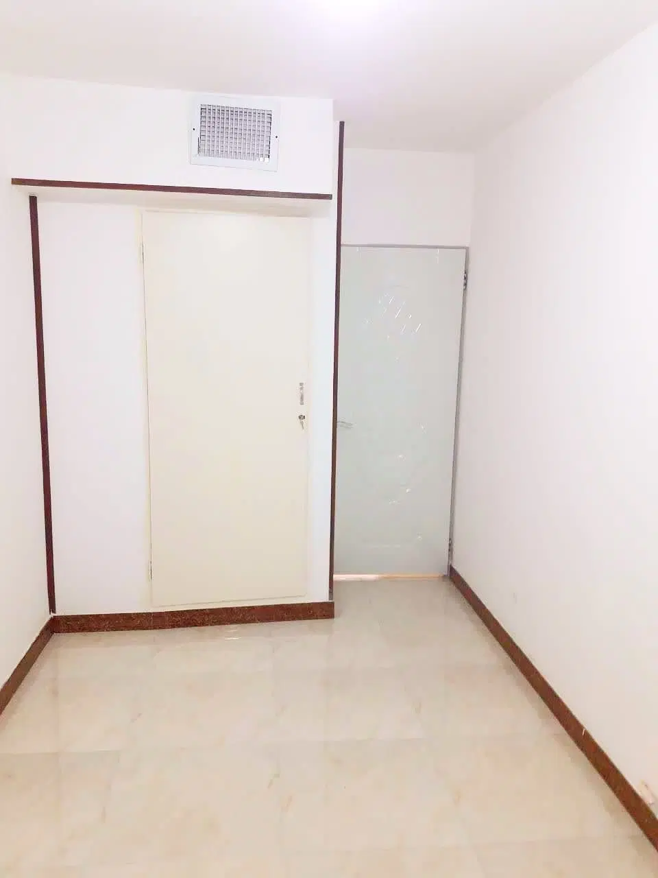 دو خوابه با پارکینگ و انباری سندی