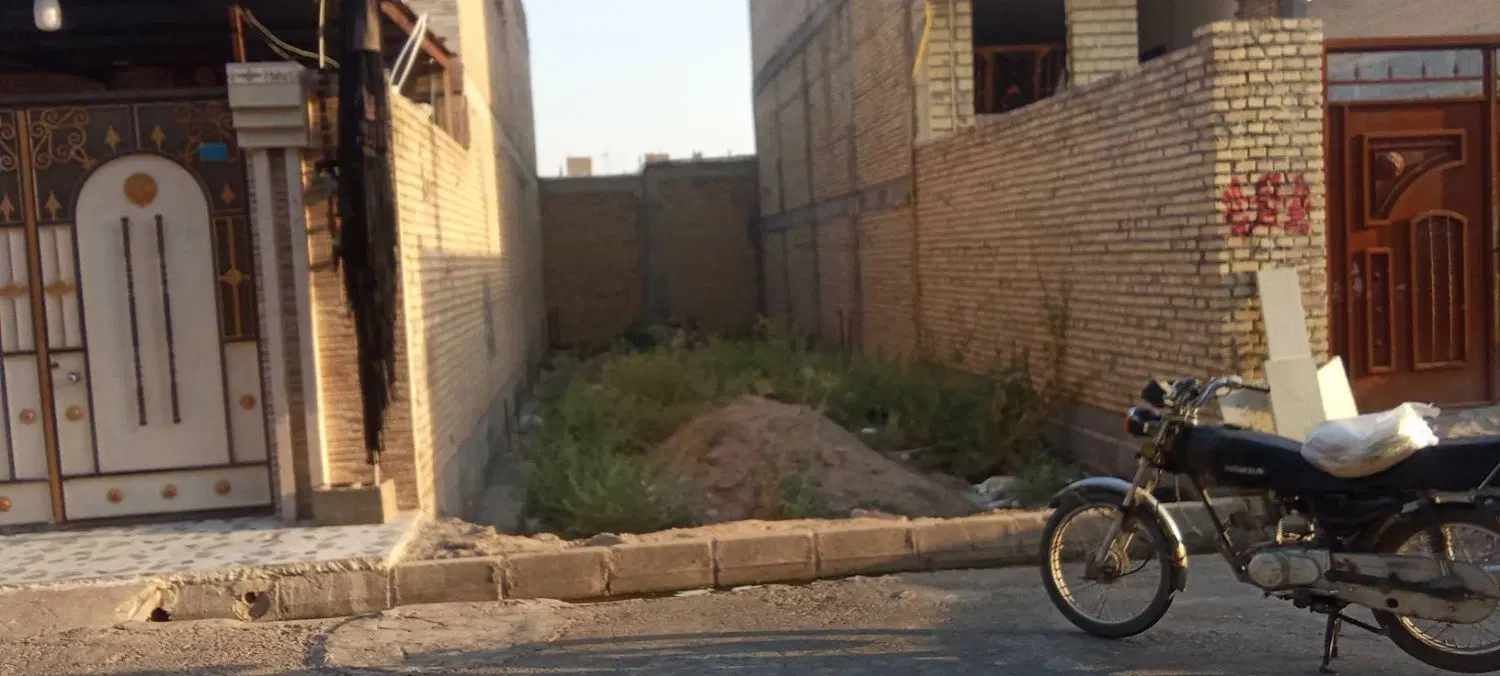 زمین صد متری کوی توحید