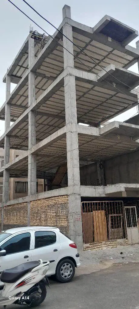زمین با اسکلت وطن دوست