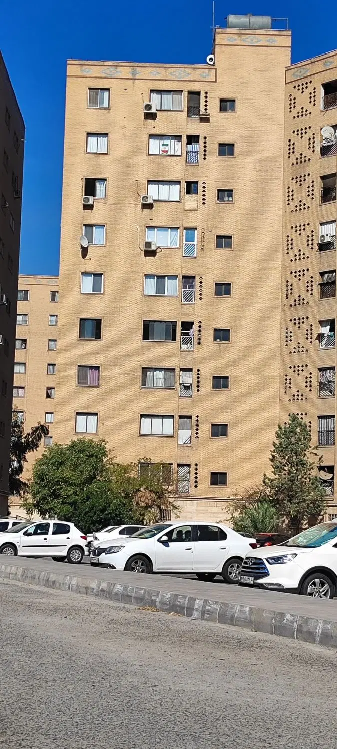 رهن یک واحد مسکونی واقع در شهرک شهید بروجردی