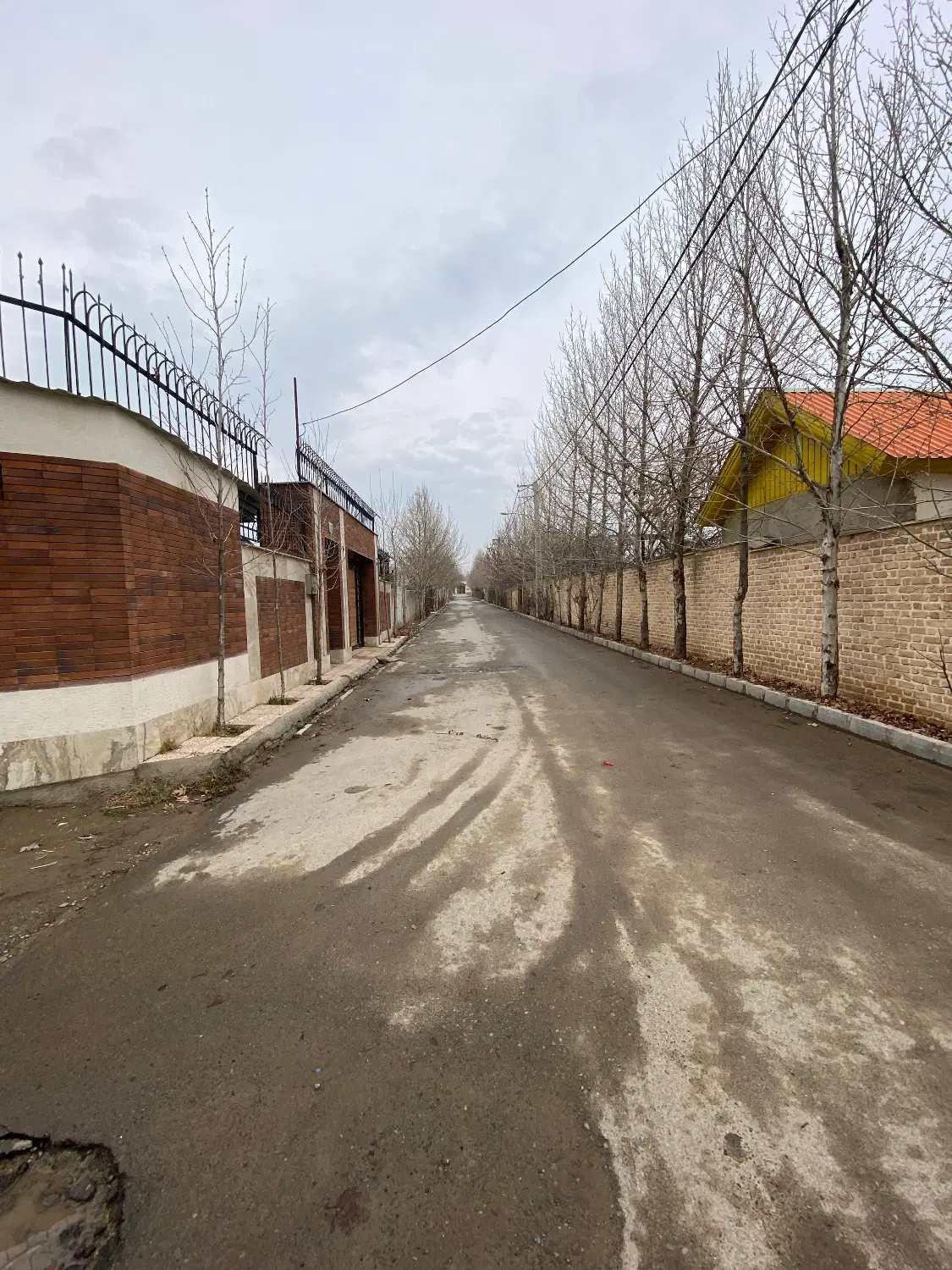 زمین چهاردیواری داخل بافت