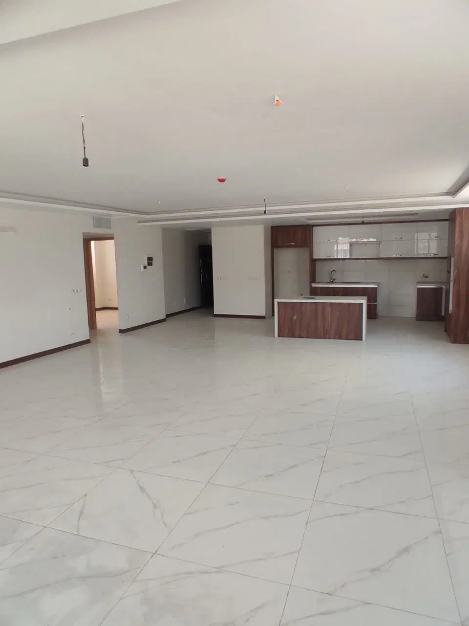 فروش واحد مسکونی ۱۶۵ متری سه طرف نور