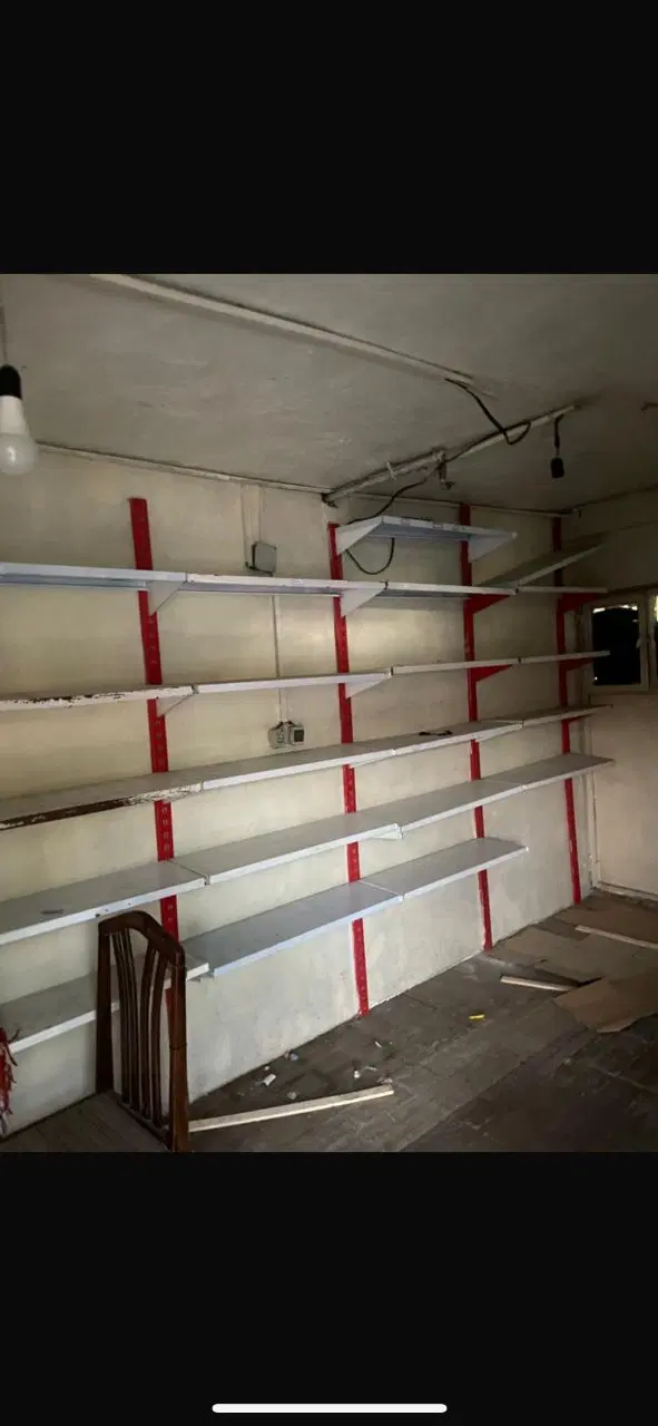 مغازه ۱۸ متری قفسه بندی شده