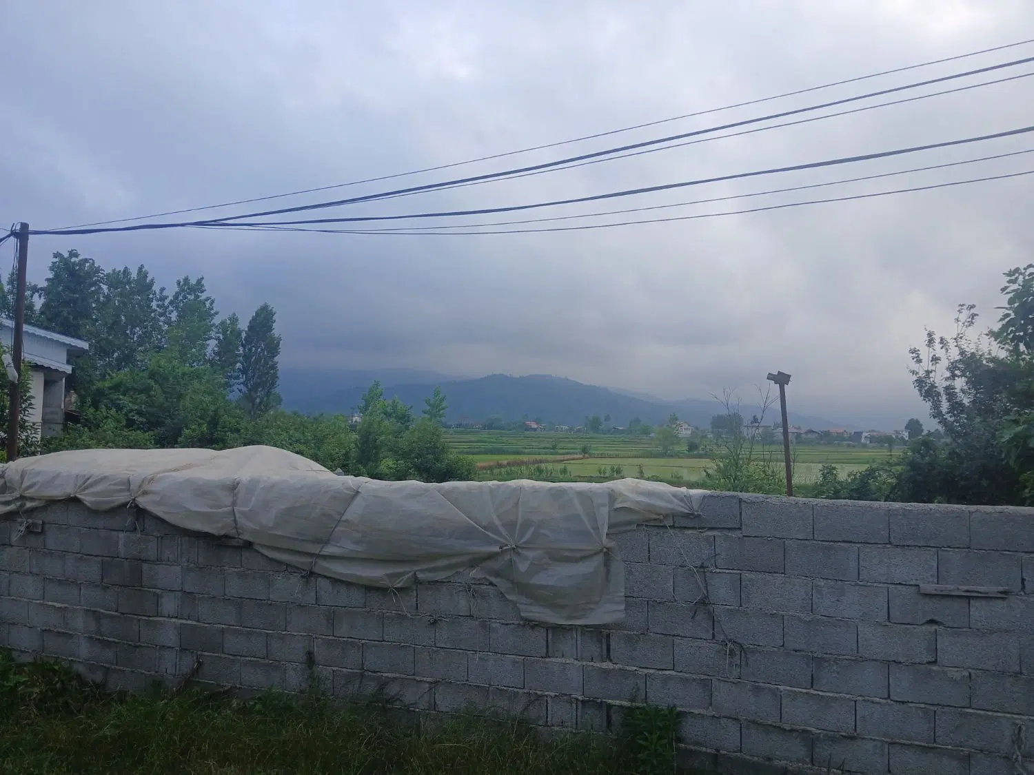 زمین ۱۹۹ متری با پروانه و ثبت سند