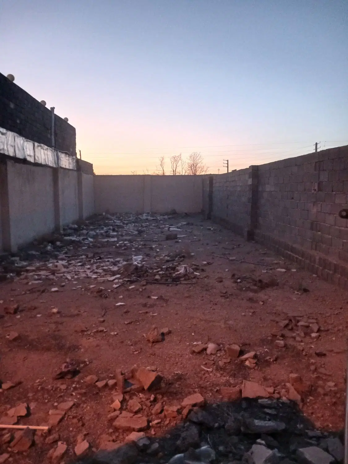 چهاردیواری ۲۰۰مترکبودگنبد گلستان دوم کوچه اتحاد