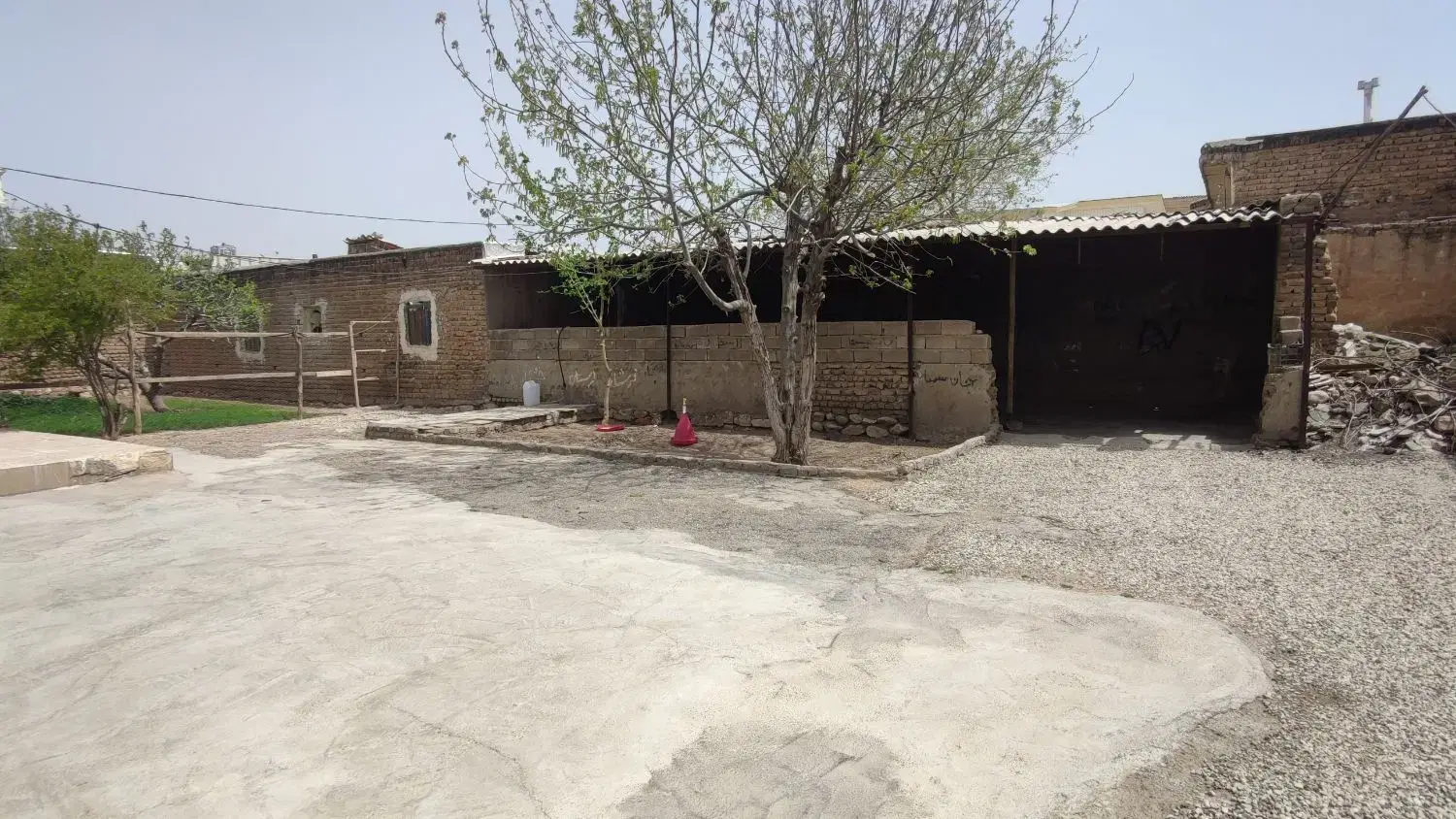 خانه ویلایی با انبار بزرگ روستای دیناروند